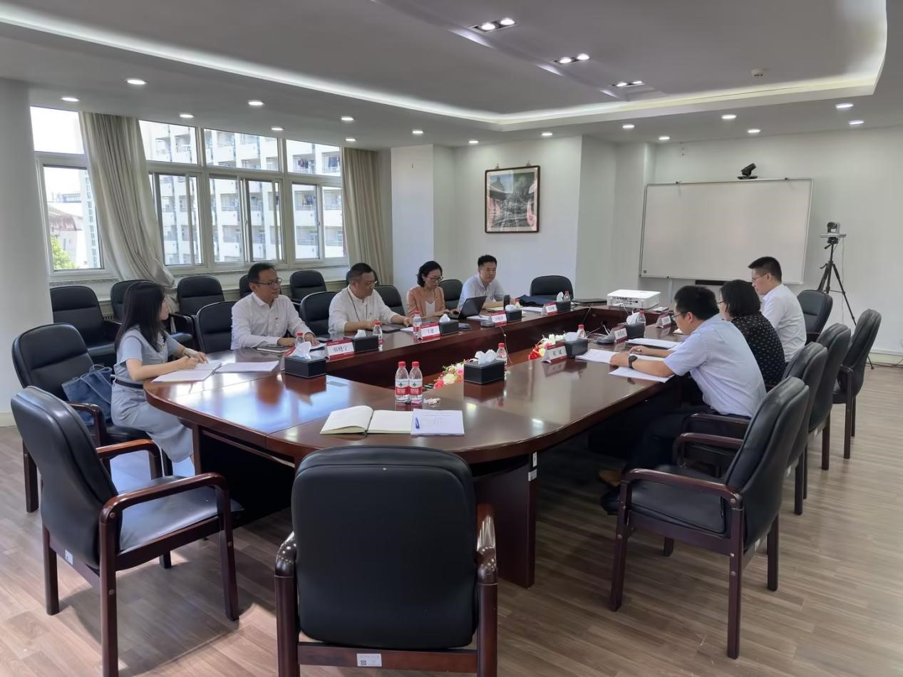 365英国上市公司召开学习贯彻习近平新时代中国特色社会主义思想主题教育专题民主生活会 图片1.jpg